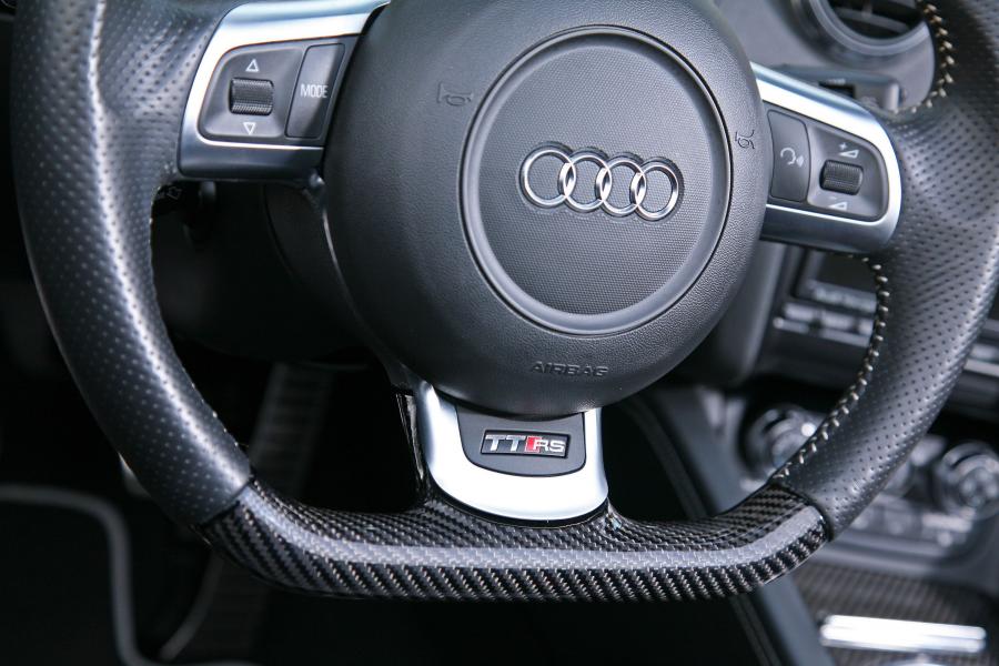 Детали интерьера Audi TT RS Roadster by Senner Tuning (8J) 2010 года  (фото 7 из 23)